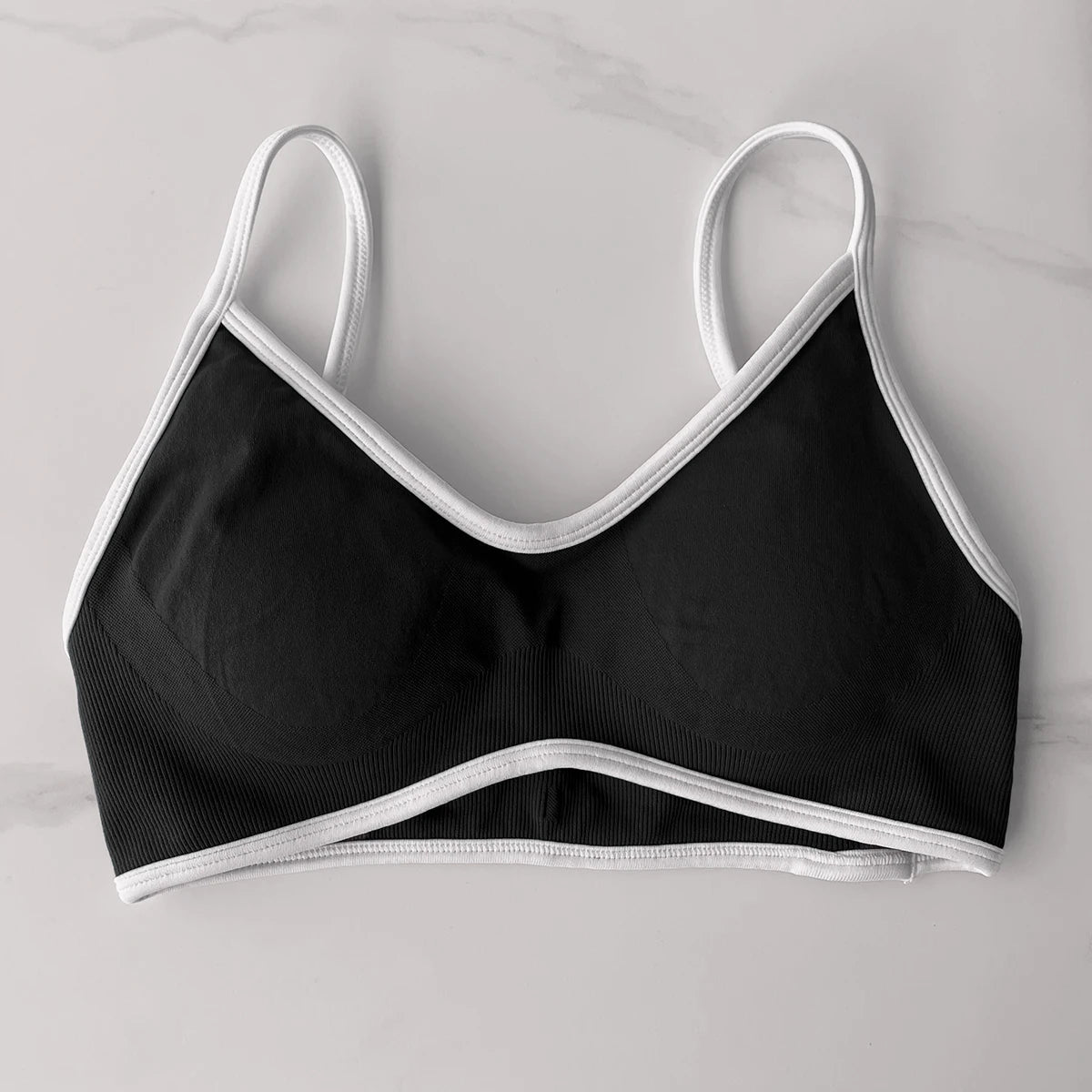 TEVEO Women’s 2-Piece Fitness Set – Seamless Sports Bra & Scrunch Shorts