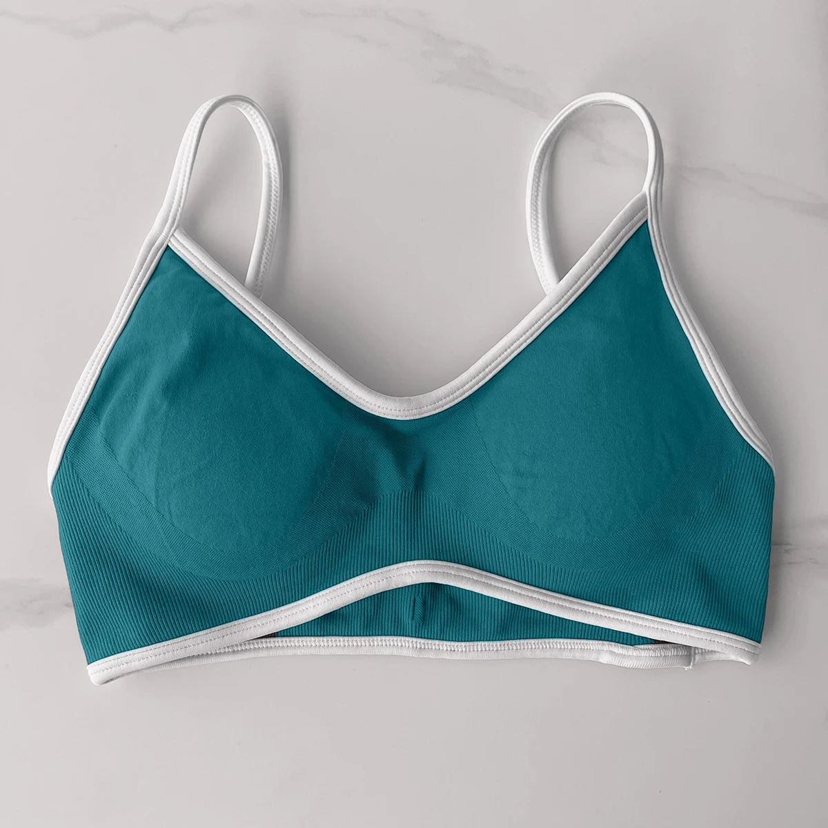 TEVEO Women’s 2-Piece Fitness Set – Seamless Sports Bra & Scrunch Shorts