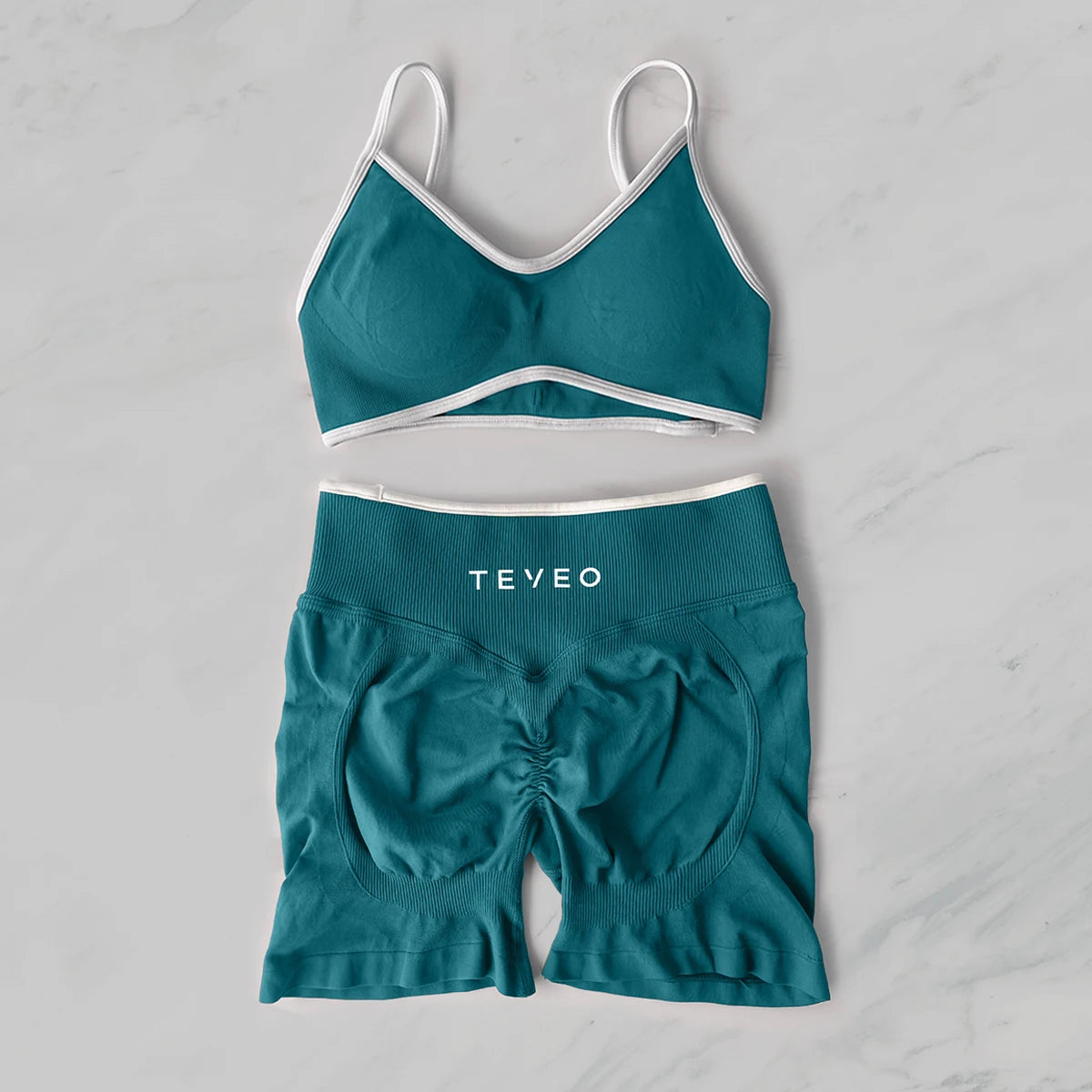 TEVEO Women’s 2-Piece Fitness Set – Seamless Sports Bra & Scrunch Shorts