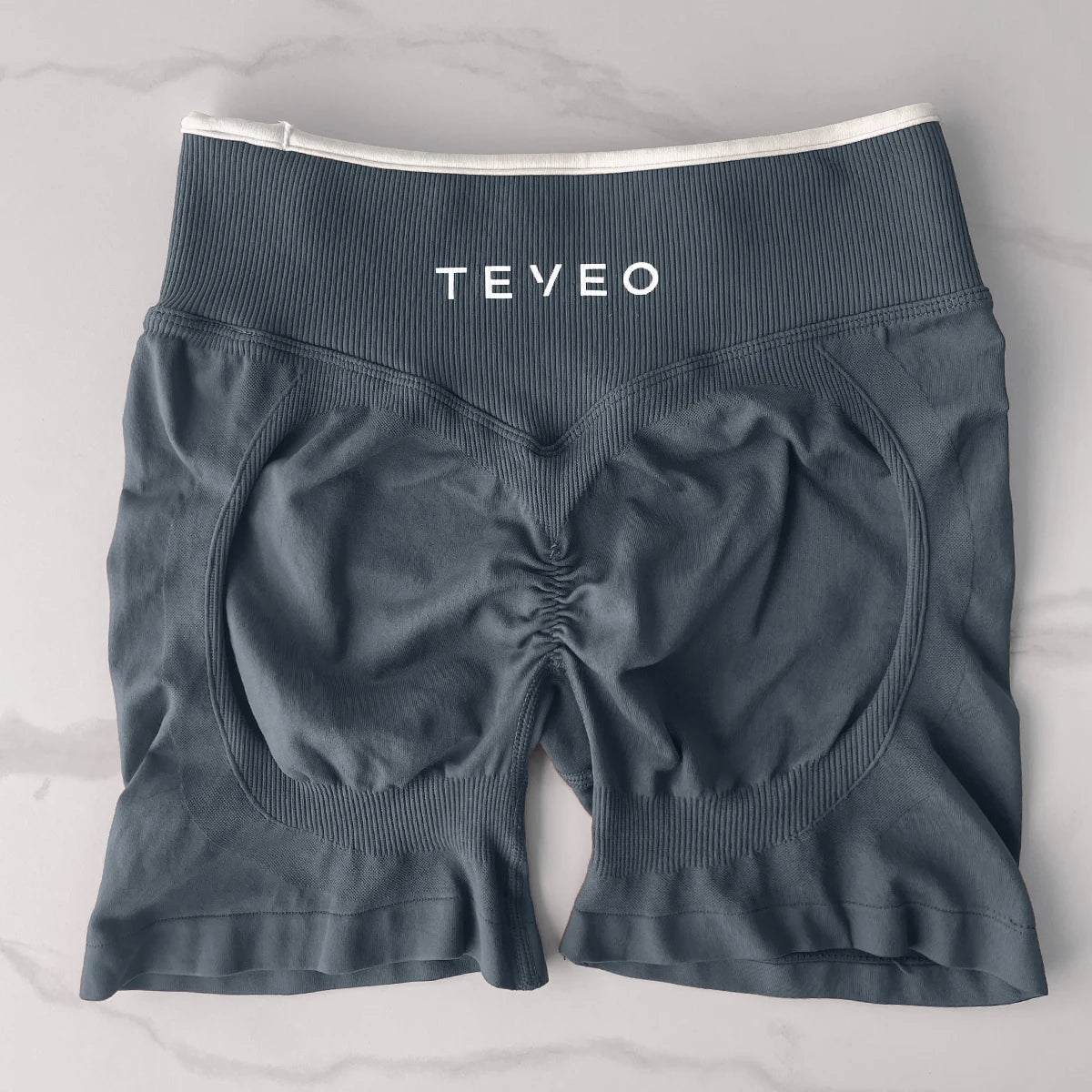 TEVEO Women’s 2-Piece Fitness Set – Seamless Sports Bra & Scrunch Shorts