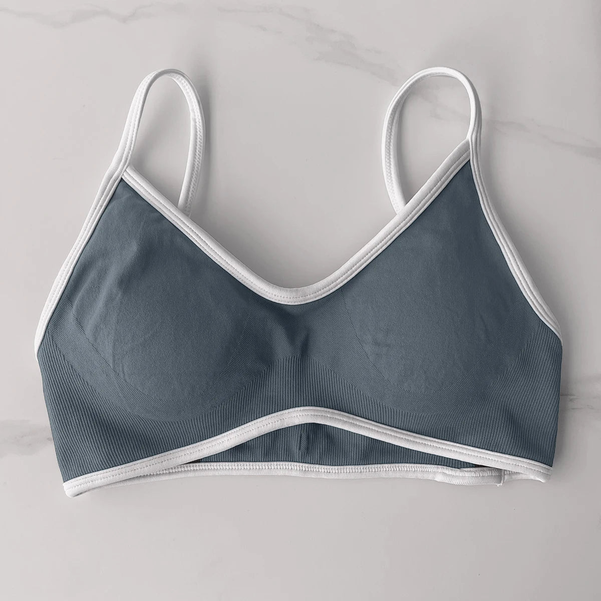 TEVEO Women’s 2-Piece Fitness Set – Seamless Sports Bra & Scrunch Shorts