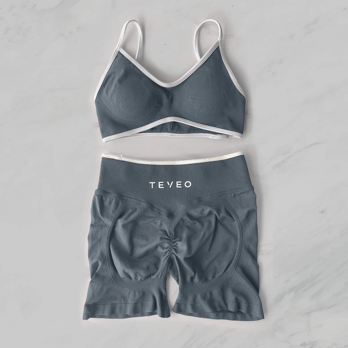 TEVEO Women’s 2-Piece Fitness Set – Seamless Sports Bra & Scrunch Shorts