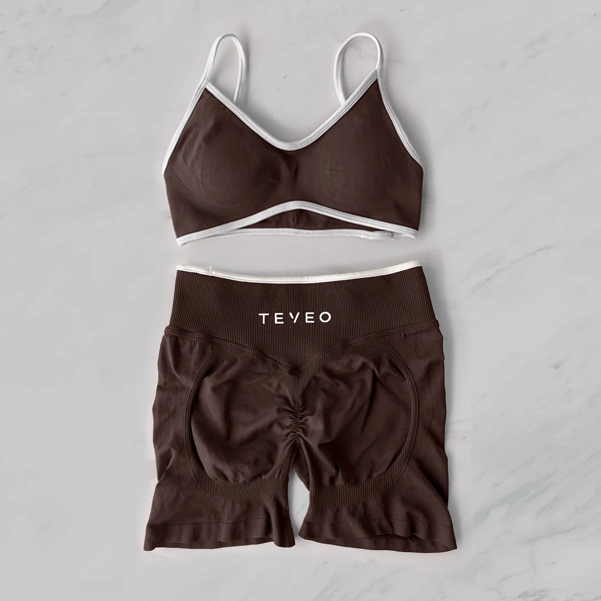 TEVEO Women’s 2-Piece Fitness Set – Seamless Sports Bra & Scrunch Shorts