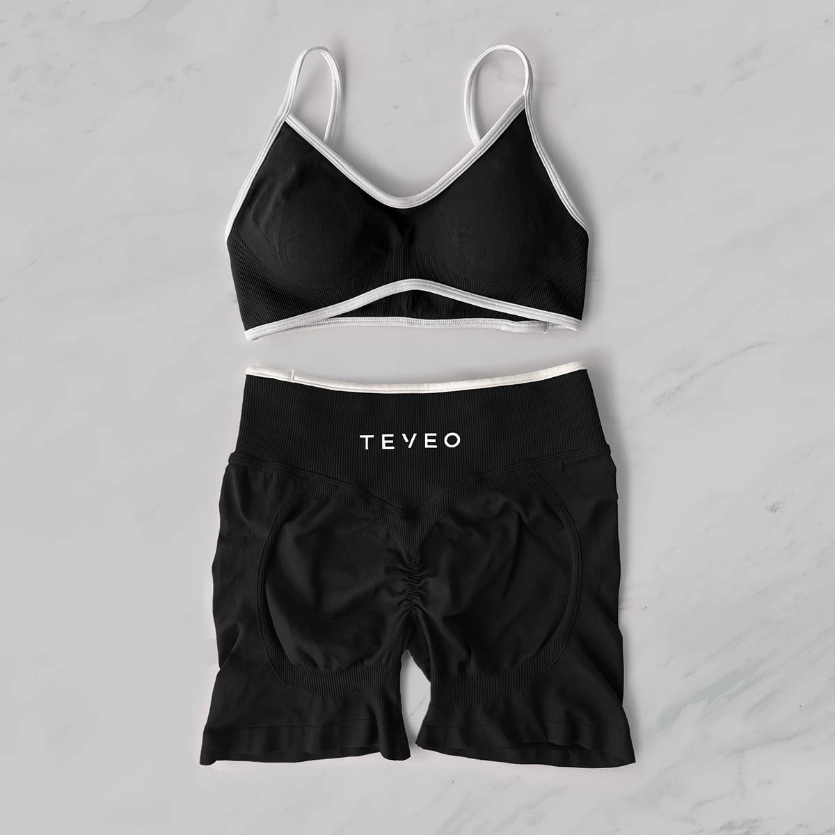 TEVEO Women’s 2-Piece Fitness Set – Seamless Sports Bra & Scrunch Shorts